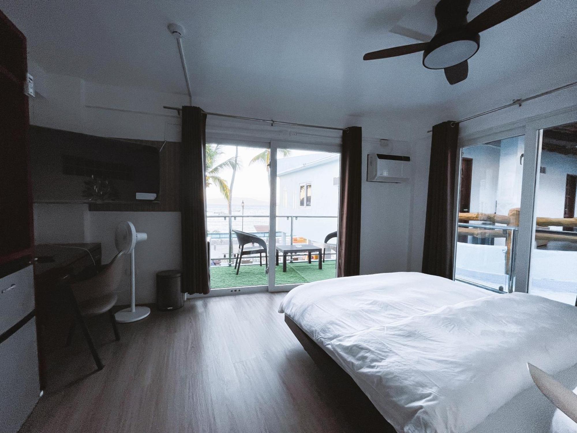 Montani Beach Resort Puerto Galera Powered By Cocotel Exteriör bild
