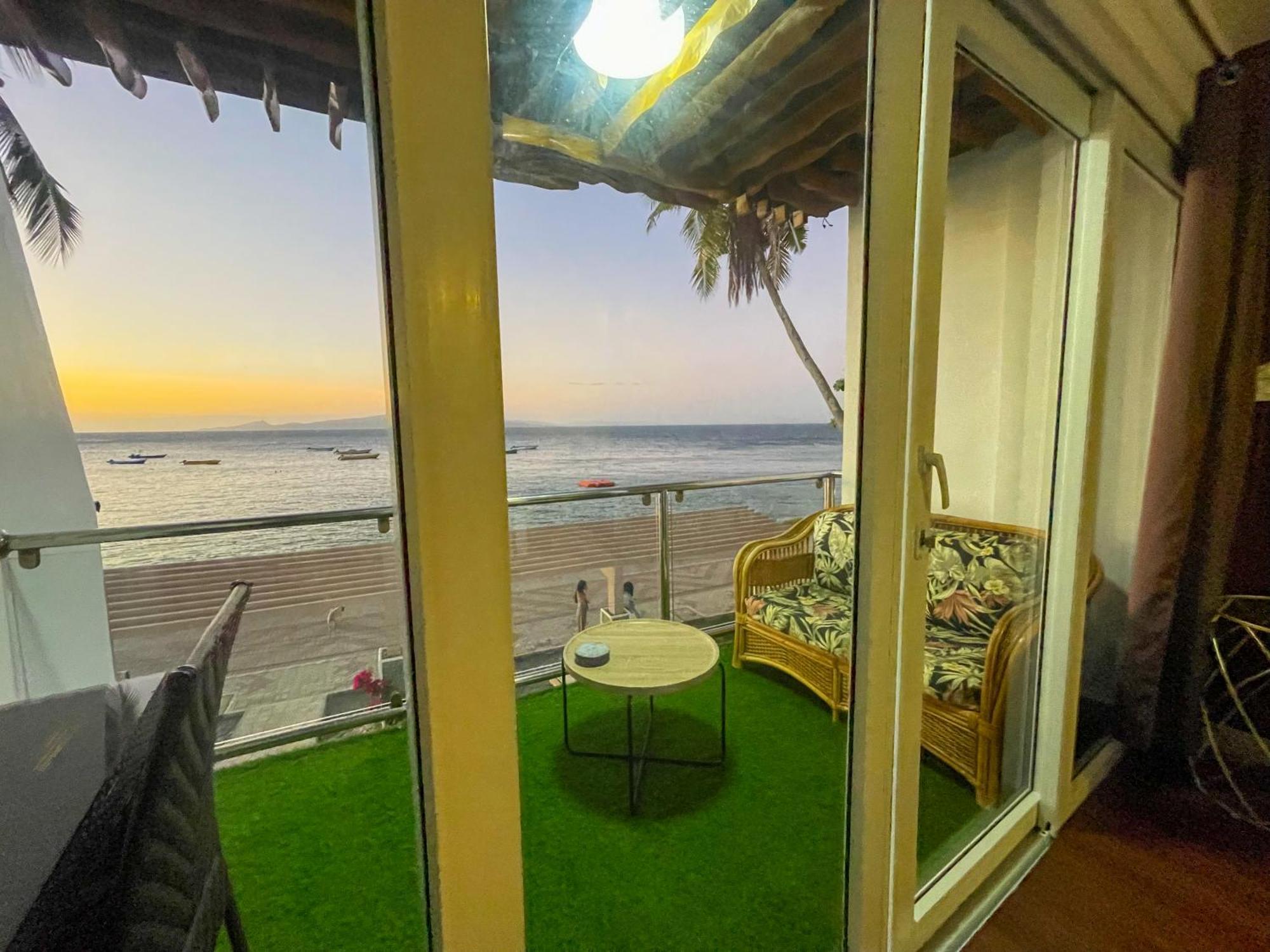 Montani Beach Resort Puerto Galera Powered By Cocotel Exteriör bild